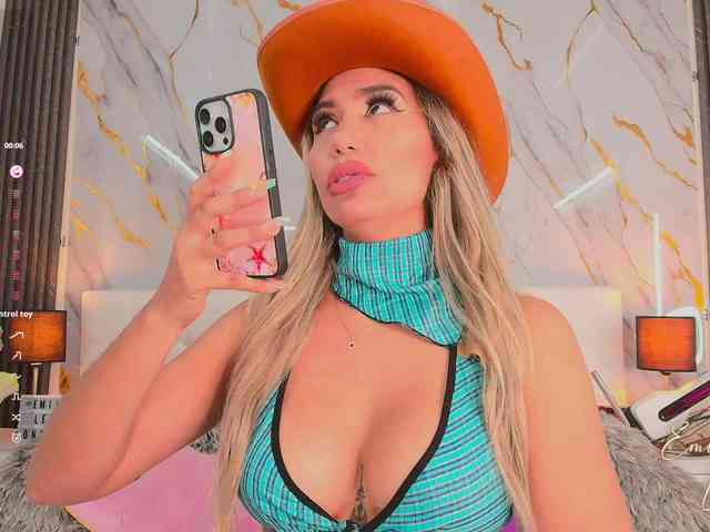 EmilyLeah webcam