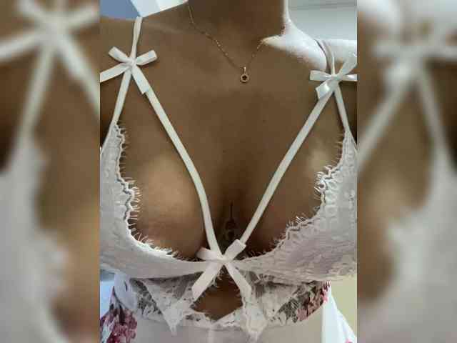 EmilyLeah webcam