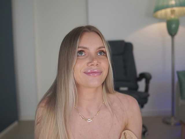 Yvonna live cam on BongaCams