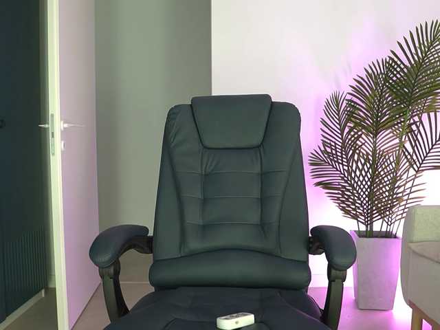 Yvonna's BongaCams show and profile