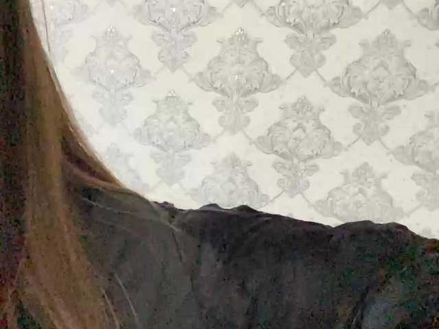 le modèle A-----------YA est en webcam porno dans un show sur le site bongacams, il possède les tags suivants: White/Caucasian,Brunette,Shaved