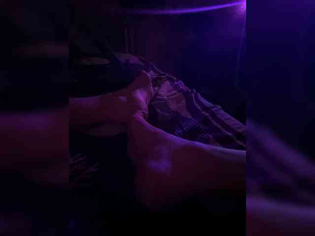 krystaahlmagic's live room