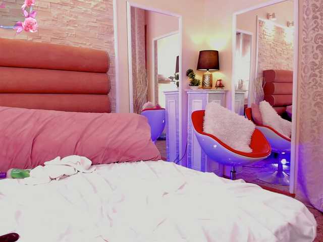 ArianaCroft live cam preview