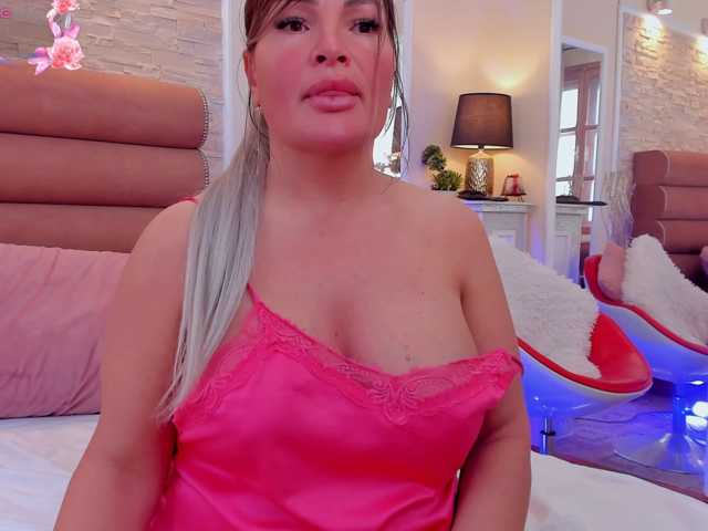 ArianaCroft live cam preview