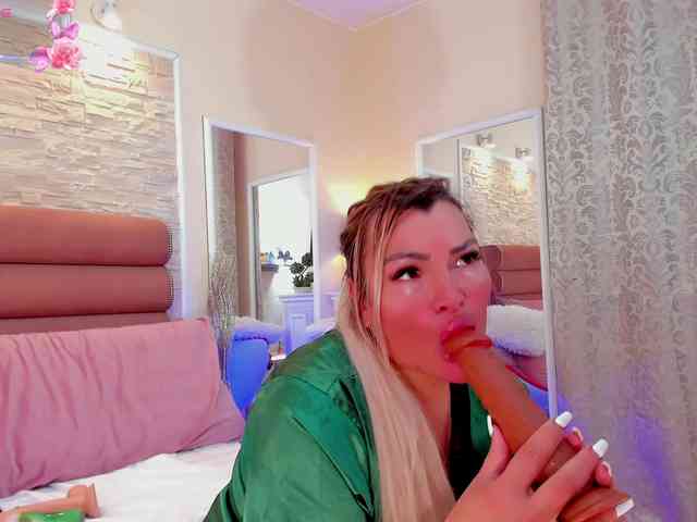 ArianaCroft webcam