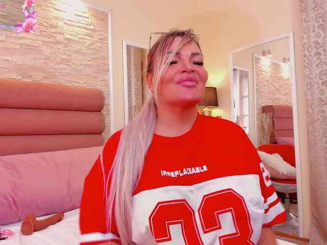 ArianaCroft webcam