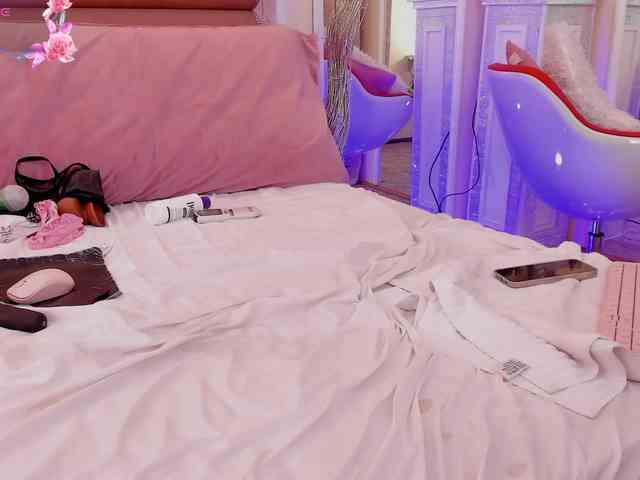 ArianaCroft webcam