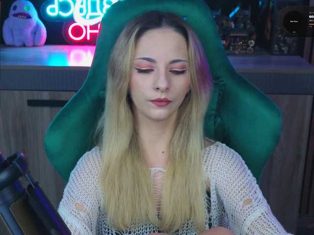 le modèle Dark_Soul est en webcam porno dans un show sur le site bongacams, il possède les tags suivants: White/Caucasian,Blonde,Shaved