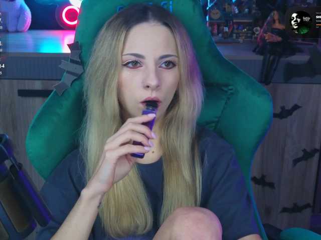 le modèle Dark_Soul est en webcam porno dans un show sur le site bongacams, il possède les tags suivants: White/Caucasian,Blonde,Shaved