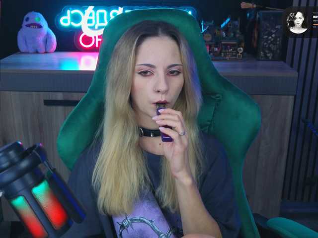 Korol-Eva live cam on BongaCams