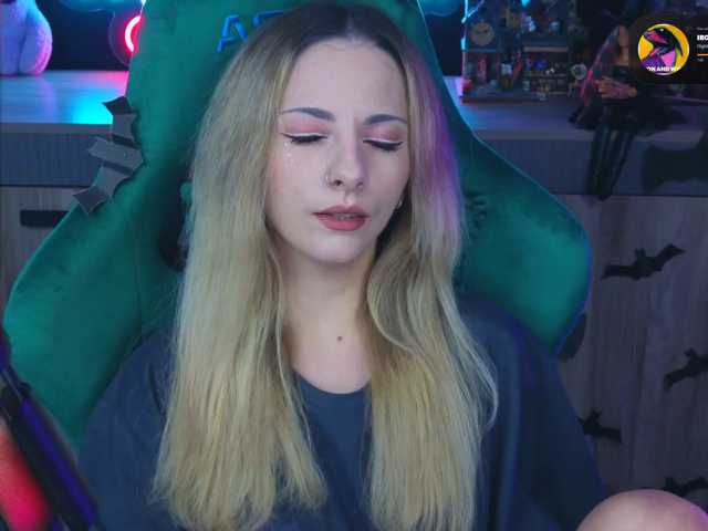 Korol-Eva live cam on BongaCams