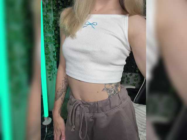 Korol-Eva live cam on BongaCams