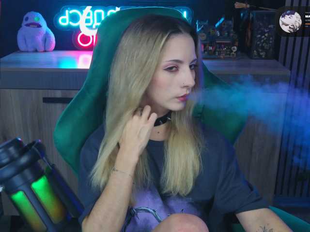 Korol-Eva live cam on BongaCams