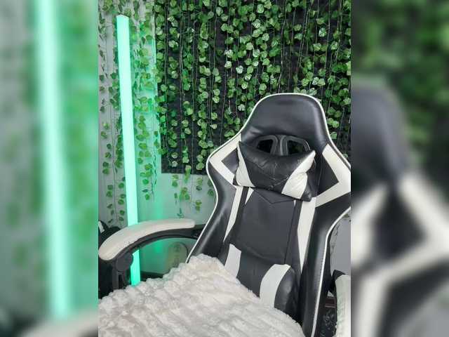 Korol-Eva live cam on BongaCams