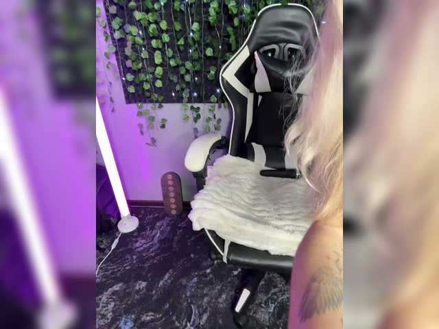 Korol-Eva live cam on BongaCams