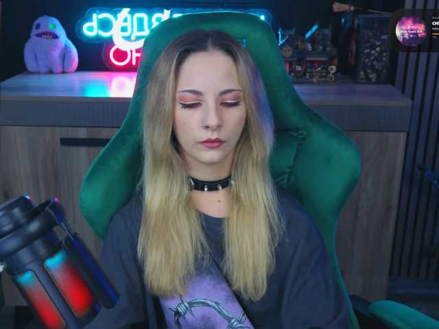 le modèle Dark_Soul est en webcam porno dans un show sur le site bongacams, il possède les tags suivants: White/Caucasian,Blonde,Shaved