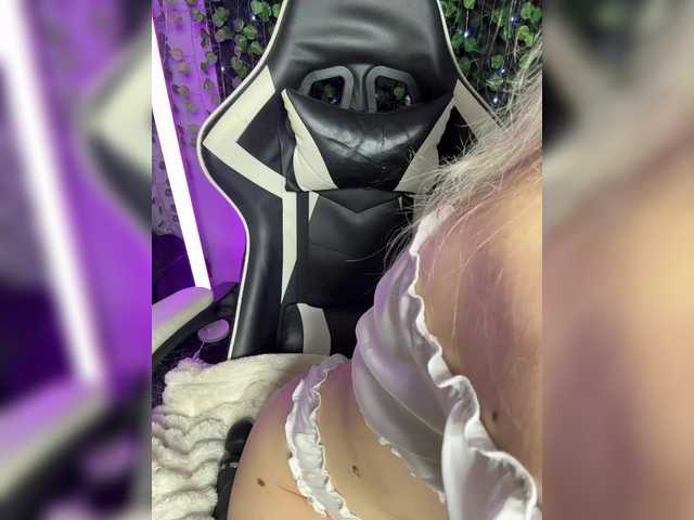 Korol-Eva live cam on BongaCams