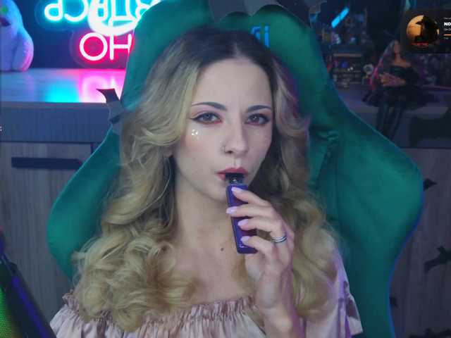 Korol-Eva live cam on BongaCams