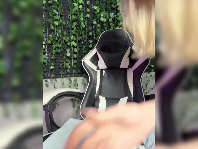Korol-Eva live cam on BongaCams