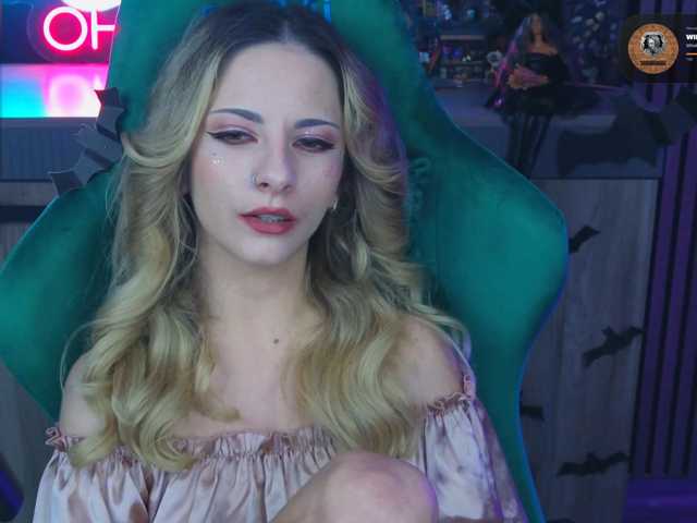 Korol-Eva live cam on BongaCams