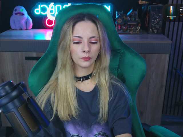 Korol-Eva live cam on BongaCams