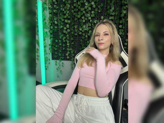 Korol-Eva live cam on BongaCams