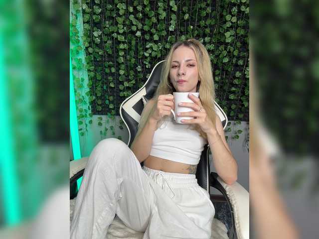 Korol-Eva live cam on BongaCams