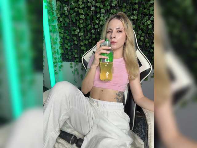 Eva_Kit live cam preview