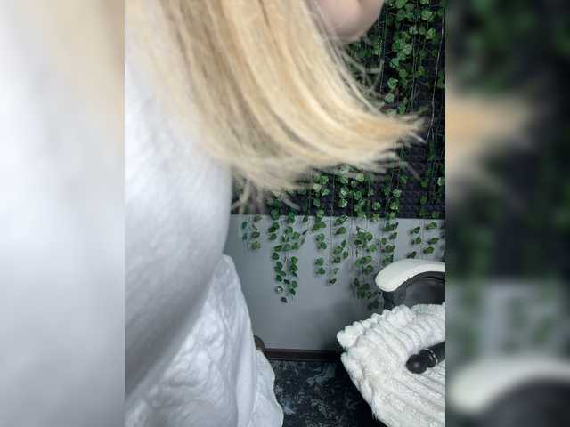 Korol-Eva live cam on BongaCams