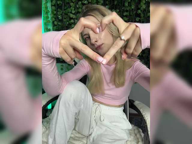 Korol-Eva live cam on BongaCams