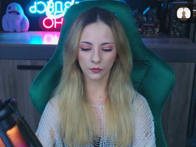 le modèle Dark_Soul est en webcam porno dans un show sur le site bongacams, il possède les tags suivants: White/Caucasian,Blonde,Shaved