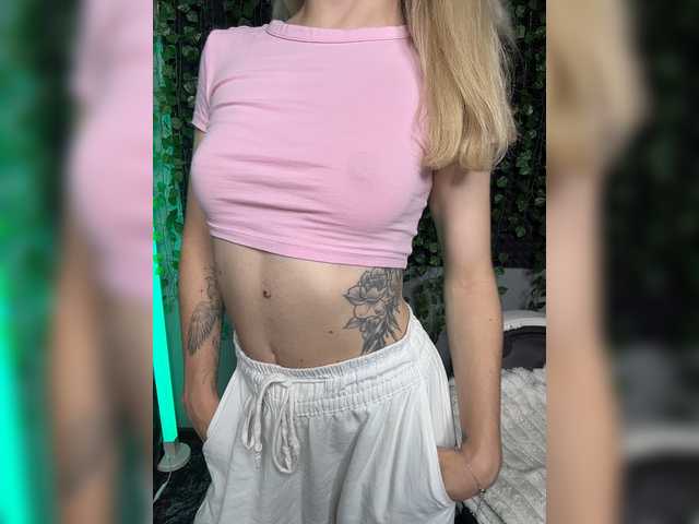 le modèle Eva_Kit est en webcam porno dans un show sur le site bongacams, il possède les tags suivants: White/Caucasian,Blonde,Shaved