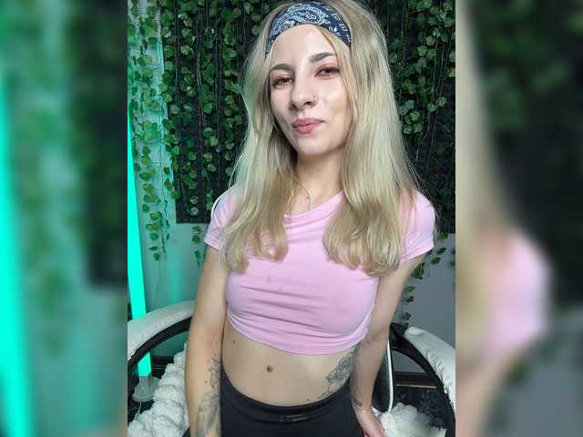 Korol-Eva live cam on BongaCams