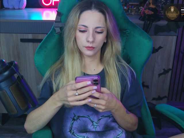 Korol-Eva live cam on BongaCams