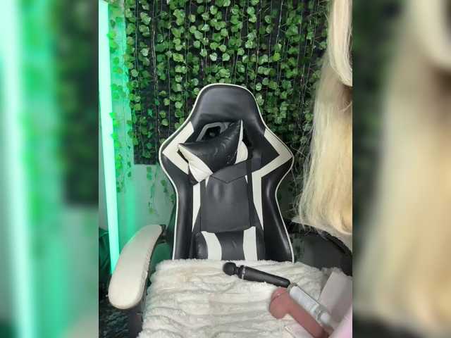 Korol-Eva live cam on BongaCams