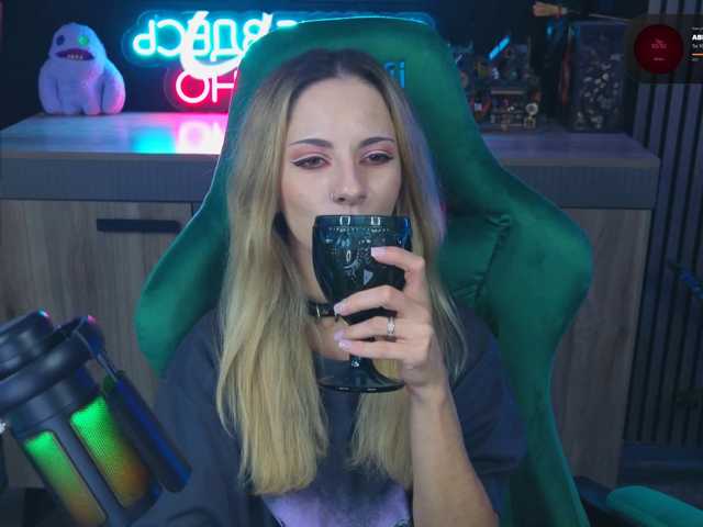 Korol-Eva live cam on BongaCams