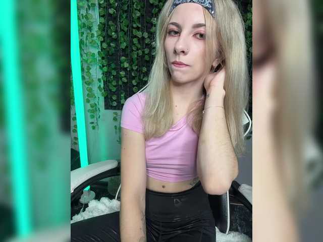 Korol-Eva live cam on BongaCams