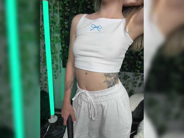 Korol-Eva live cam on BongaCams