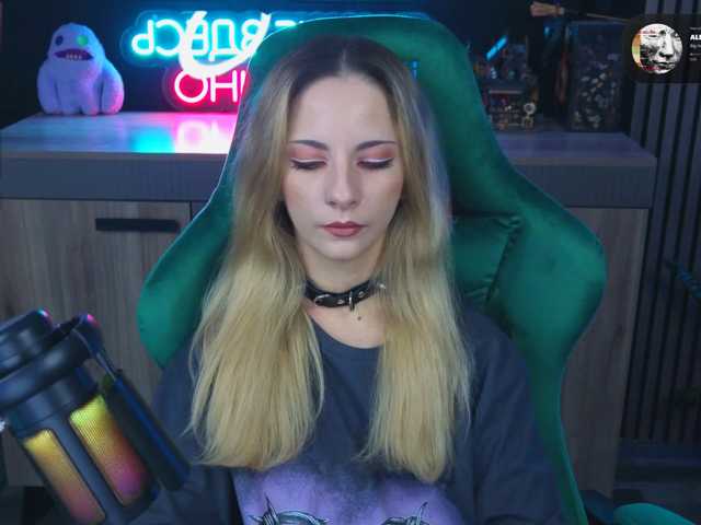 Korol-Eva live cam on BongaCams