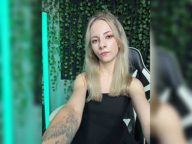 Korol-Eva live cam on BongaCams