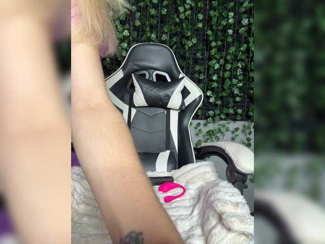 Korol-Eva live cam on BongaCams