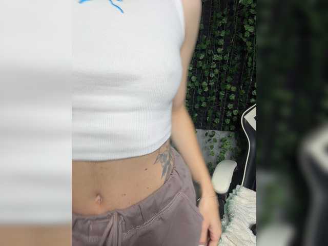 Korol-Eva live cam on BongaCams