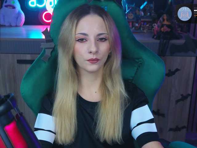 Korol-Eva live cam on BongaCams