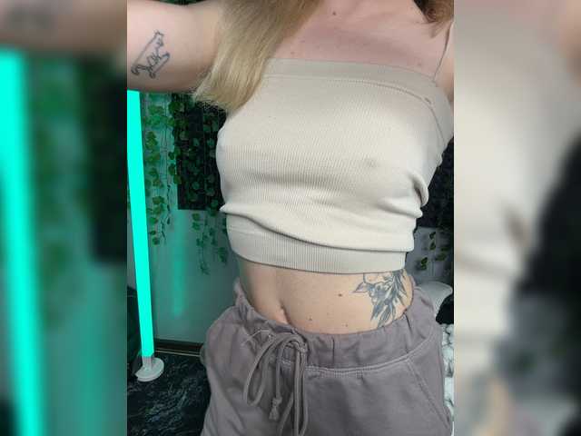 Korol-Eva live cam on BongaCams