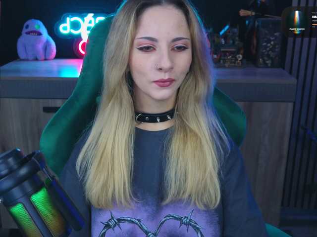 Korol-Eva live cam on BongaCams