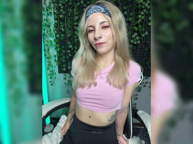 Korol-Eva live cam on BongaCams