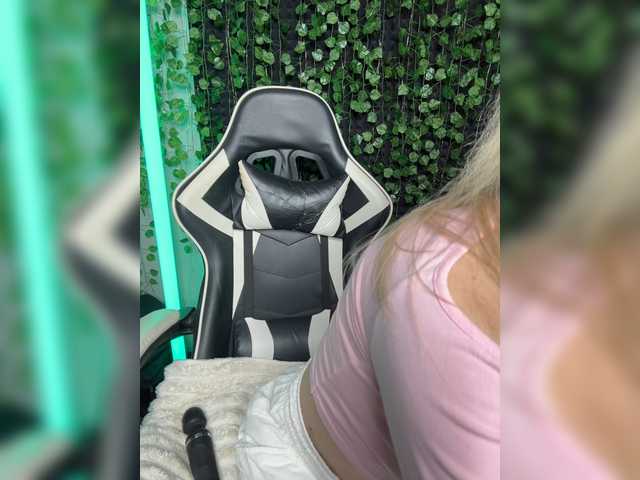 Korol-Eva live cam on BongaCams