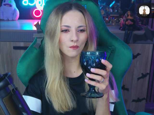 Korol-Eva live cam on BongaCams