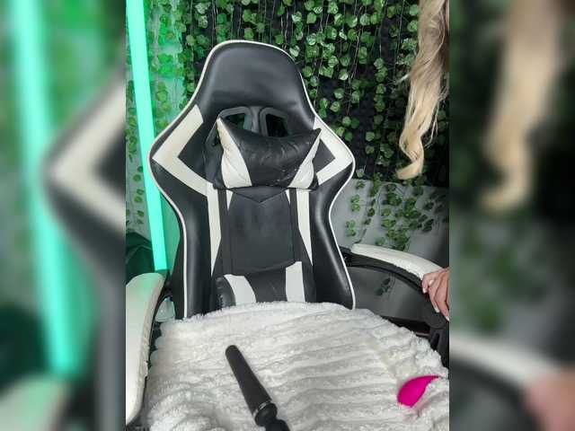 Korol-Eva live cam on BongaCams