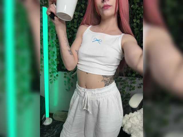 Korol-Eva live cam on BongaCams